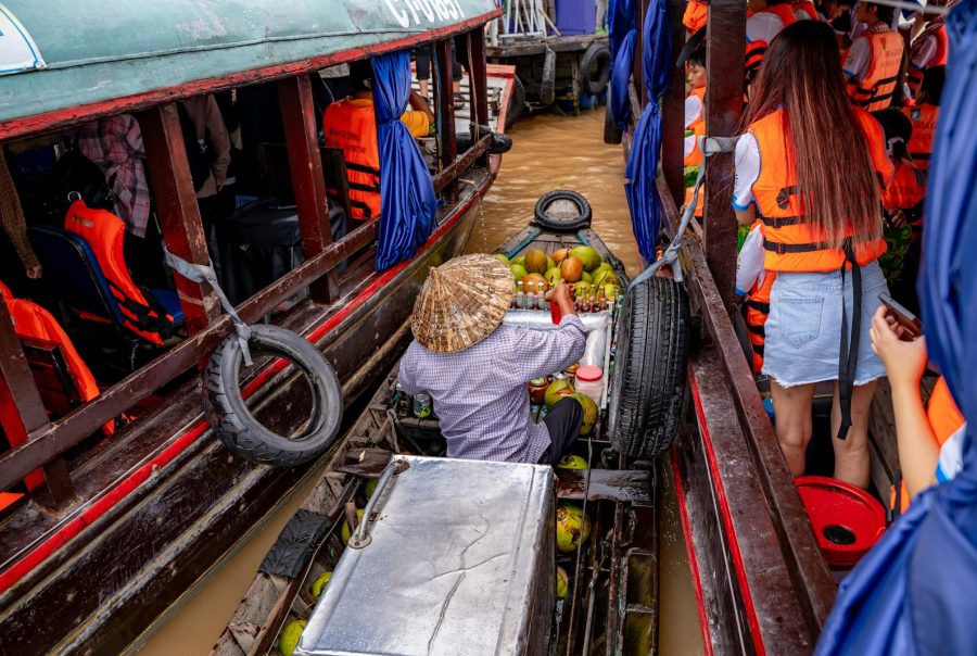 Cái Răng Floating Market bustling with activity and vibrant colors in Cần Thơ, Việt Nam.