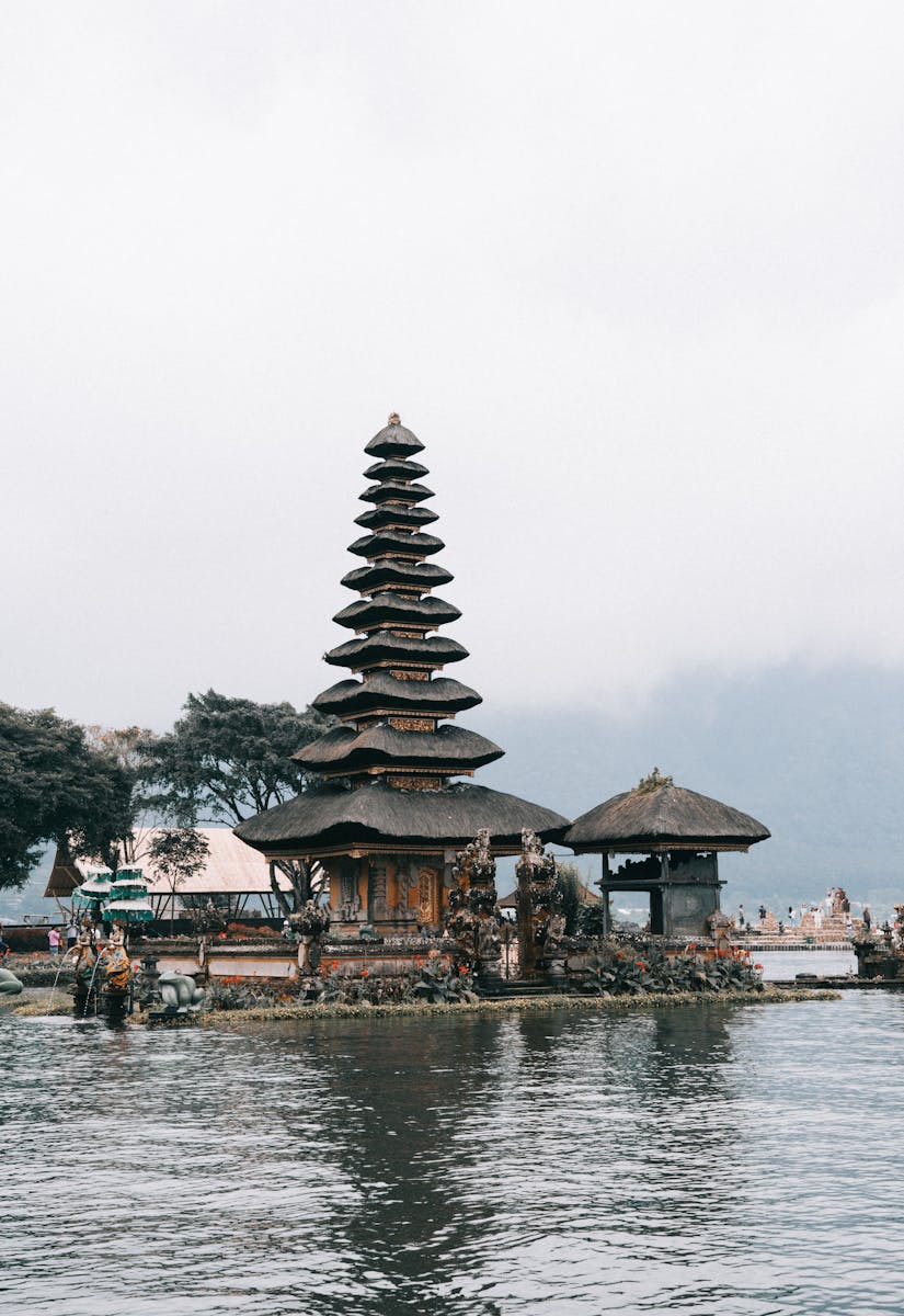 Scenic view of Ulun Danu Beratan Temple on Lake Beratan in Bali, Indonesia.