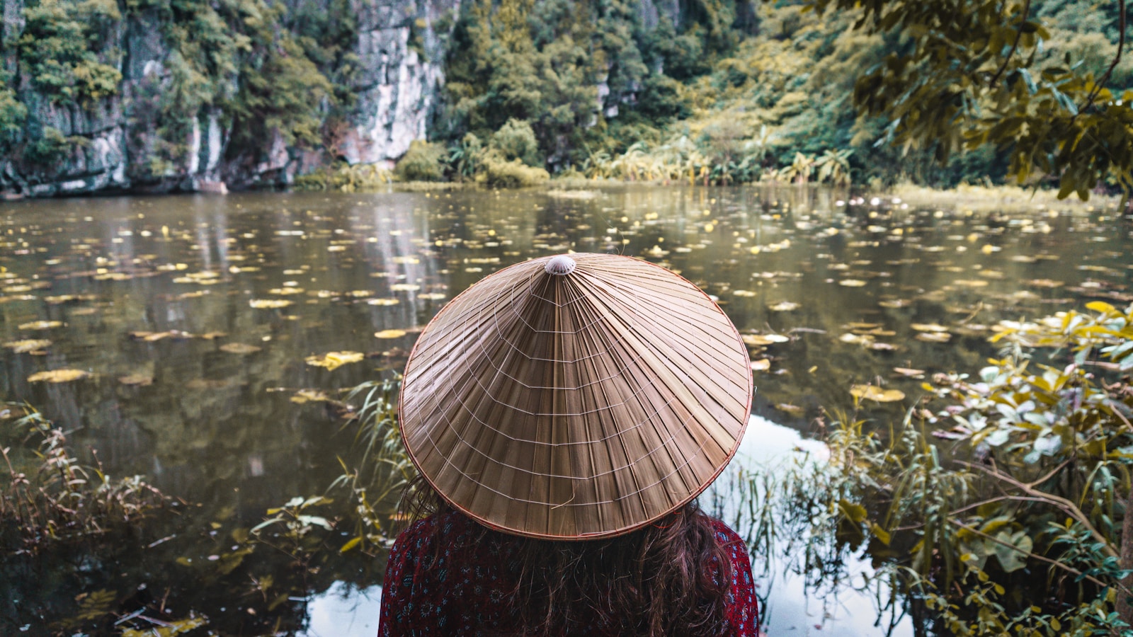 woman wearing brown wicker hat